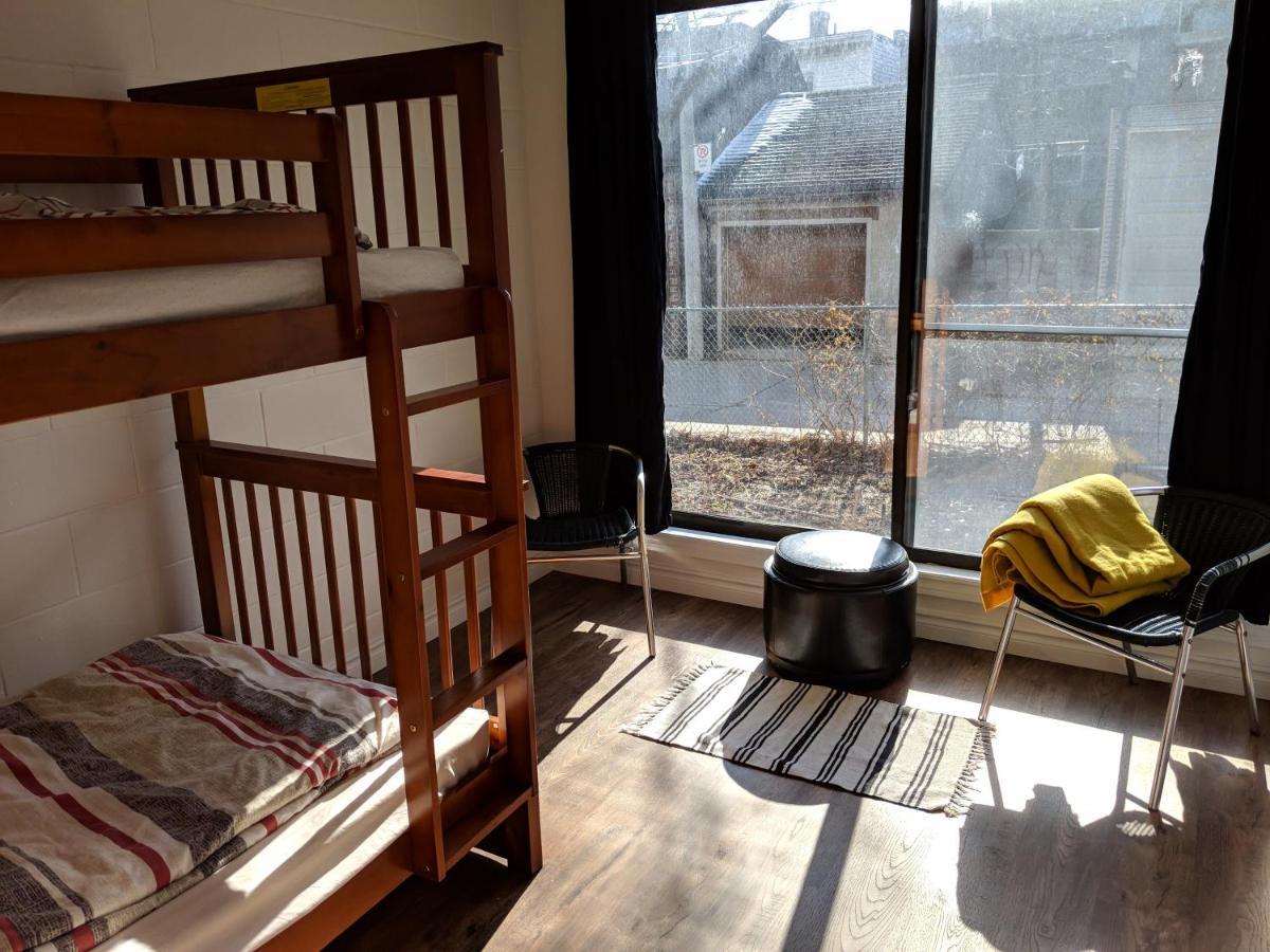 Gosling's Landing Hostel *